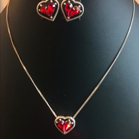 “One Love” Petite Heart Earring & Necklace Set ❤️ - Picture 2 of 11